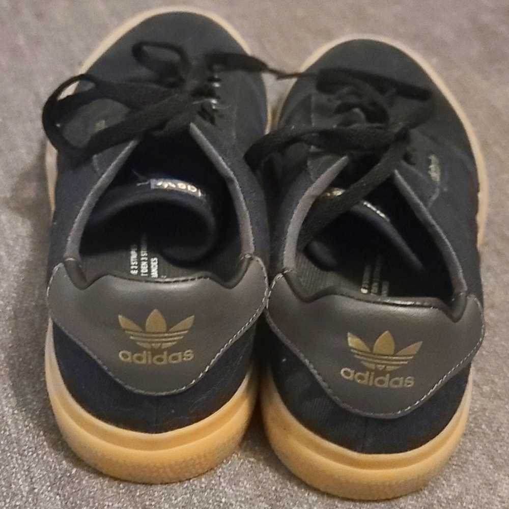 Addidas 6 1/2 black shoes gum bottom